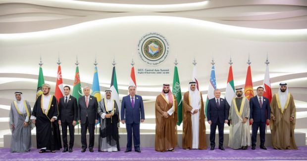 (from left) GCC Secretary-General Jasem Mohamed Al-Budaiwi, Oman Deputy PM Asaad bin Tariq Al Said (representing the Sultan of Oman); Kyrgyz President Sadyr Japarov, Kazakhstan President Kassym-Jomart Tokayev, Kuwaiti Crown Prince Sheikh Mishal Al-Ahmad Al-Jaber Al-Sabah, Tajikistan President Emomali Rahmon, Saudi Crown Prince Mohammed bin Salman, Emir of Qatar Sheikh Tamim bin Hamad Al Thani, Uzbekistan President Shavkat Mirziyoyev, UAE Vice President and Prime Minister and Ruler of Dubai Sheikh Mohammed bin Al Maktoum, Turkmenistan President Serdar Berdimuhamedov, Bahrain Sheikh Nasser bin Hamad bin Isa Al Khalifa (representing the king of Bahrain). (SPA)